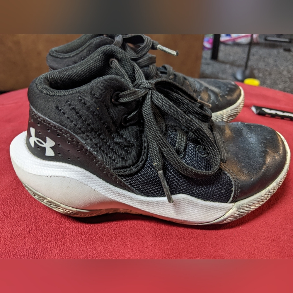 Size 11 Black Under Armour Basketball Shoes